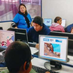 escola-gapi- aula-de-informatica